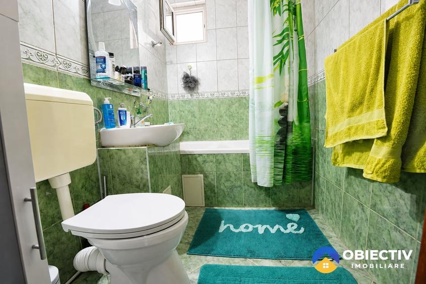 Apartament cu 3 camere decomandat în Mărăței