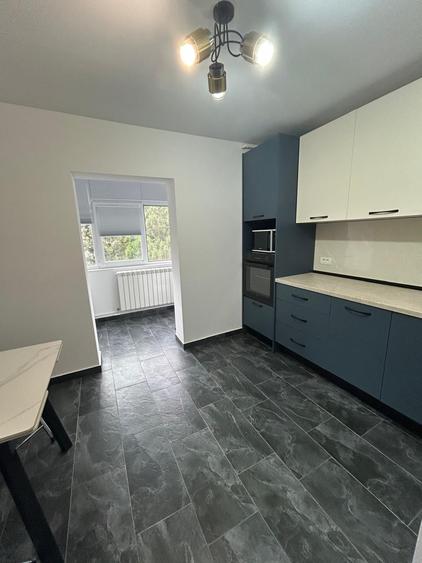 Apartament cu 3 camere în Tomis III