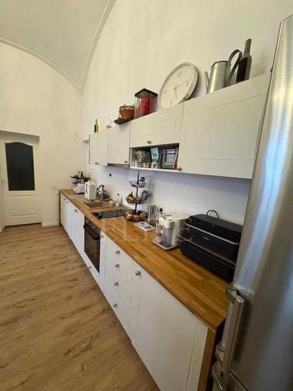 Apartament cu 2 camere semidecomandat, mobilat în Central