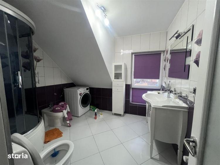 Casă cu 4 camere în Tăuți