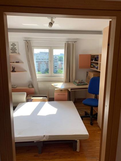 Apartament cu 4 camere semidecomandat, mobilat în Plopilor