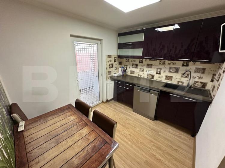 Apartament cu 3 camere decomandat în Rovine
