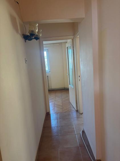 Apartament cu 3 camere decomandat în Micro 16