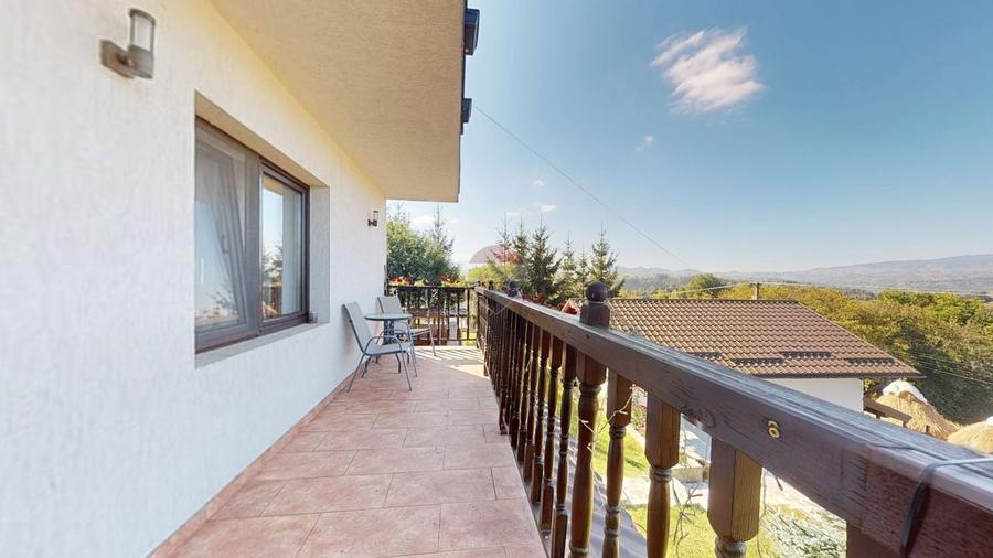 Casă individuală cu 9 camere cu Piscina în Bran