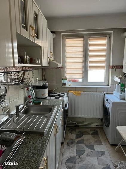 Apartament cu 3 camere decomandat în Cornișa