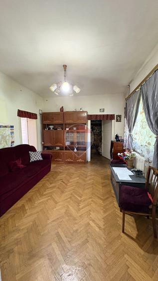 Casă cu 5 camere cu Teren 716 Mp în Sud