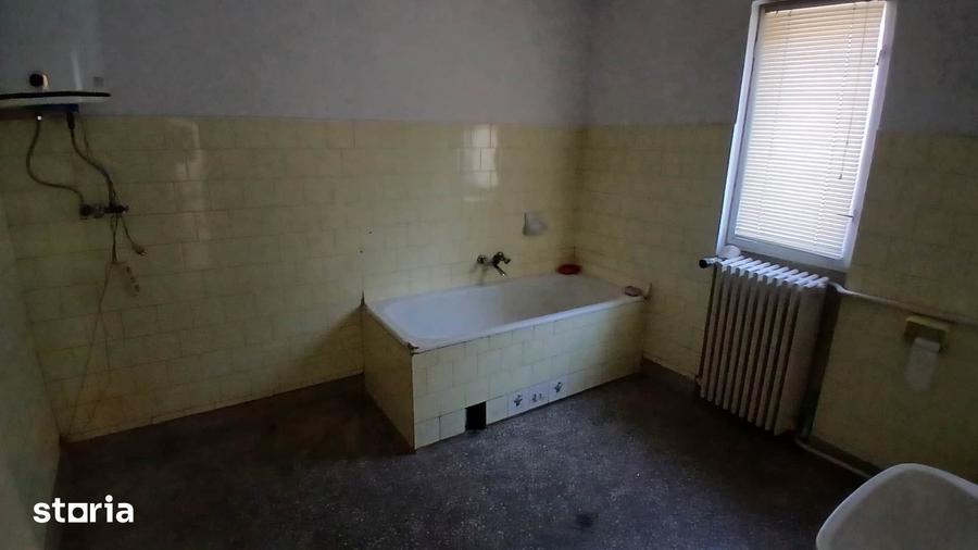Casă cu 5 camere cu Teren 360 Mp în Caransebeș