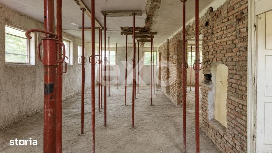 Casă cu 9 camere cu Teren 1048 Mp în Central