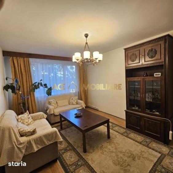 Apartament cu 3 camere, mobilat în Tei
