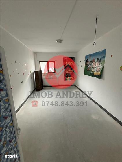 Spațiu comercial, de 300 mp, în Central