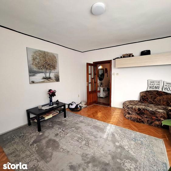 Apartament cu 4 camere decomandat în Central