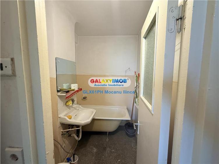 Apartament cu 3 camere semidecomandat în Cina
