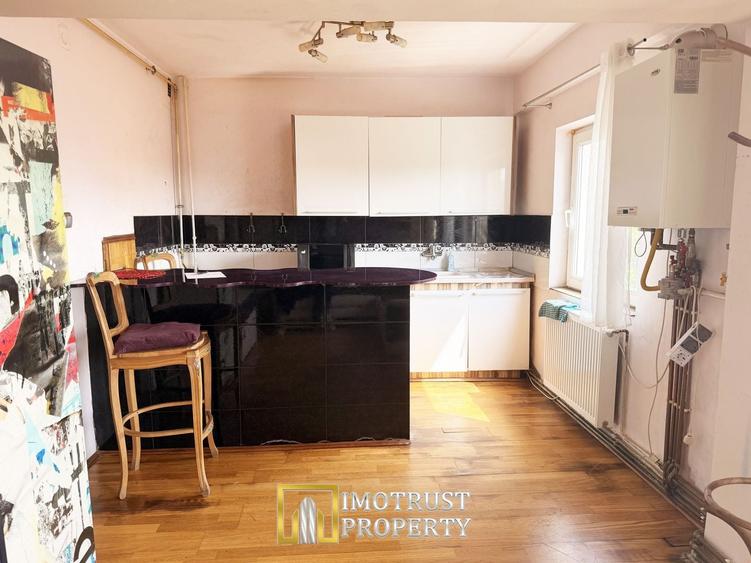 Apartament cu 3 camere semidecomandat în Aurel Vlaicu