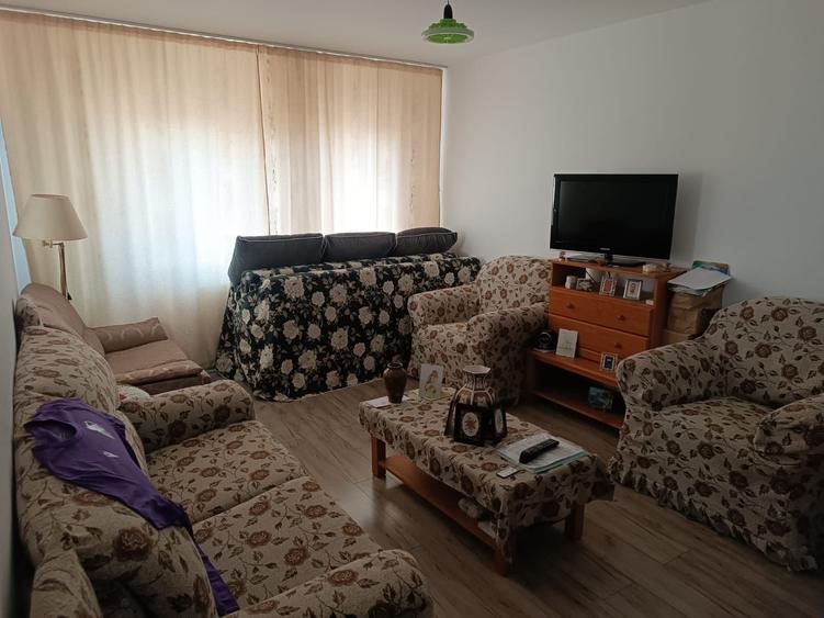 Apartament cu 3 camere decomandat în Craiovei