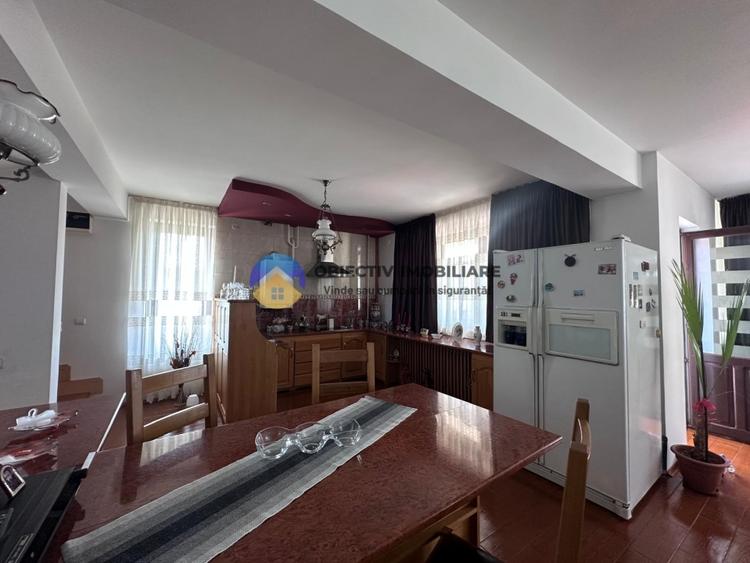 Casă individuală cu 5 camere cu Canalizare în 1 Mai