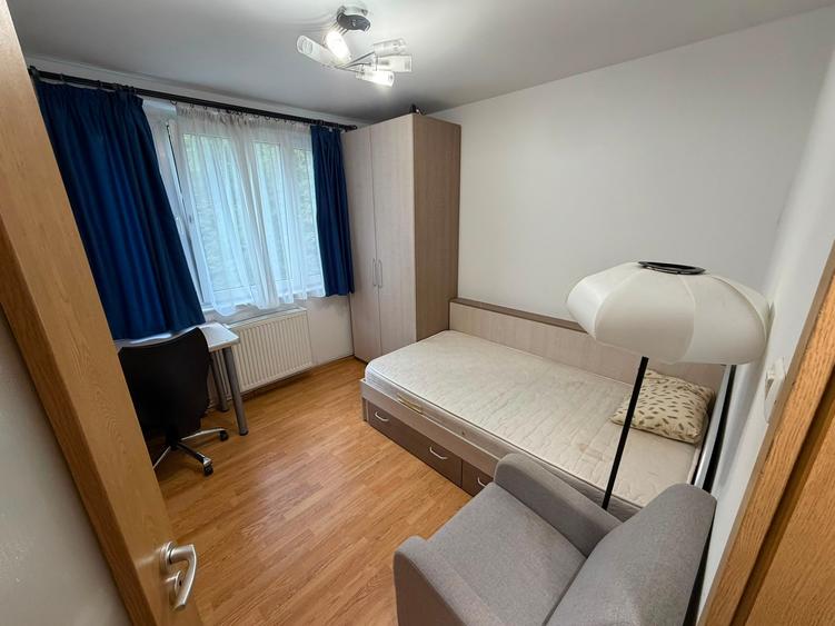 Apartament cu 4 camere decomandat în Titan