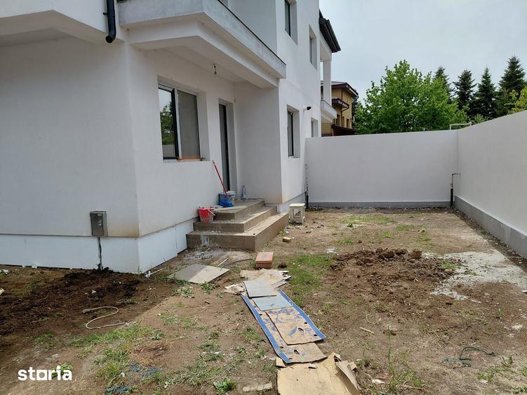 Casă cu 7 camere cu Teren 200 Mp în Central