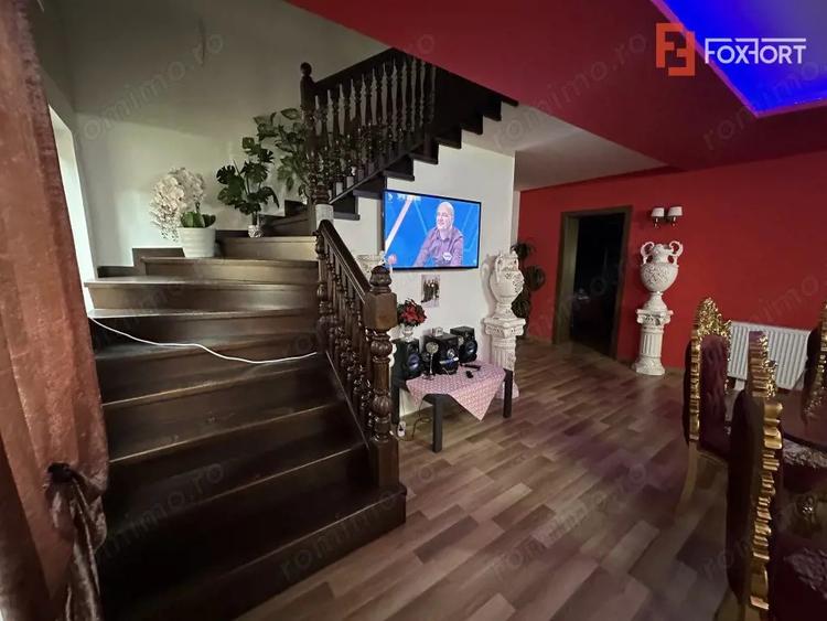 Casă cu 12 camere cu Teren 1560 Mp în Bucovăț (Remetea Mare)