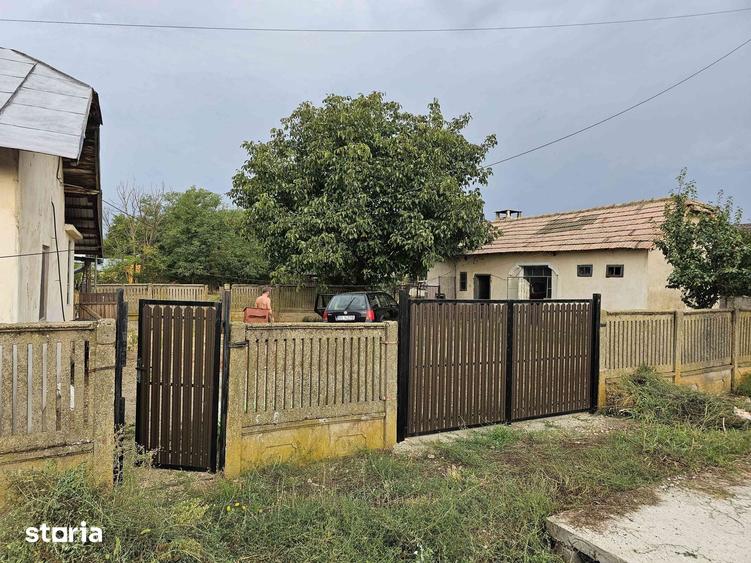 Casă cu 6 camere cu Teren 2000 Mp în Vișina