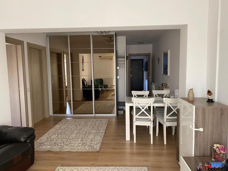 Apartament cu 3 camere semidecomandat, mobilat în Gara de Nord