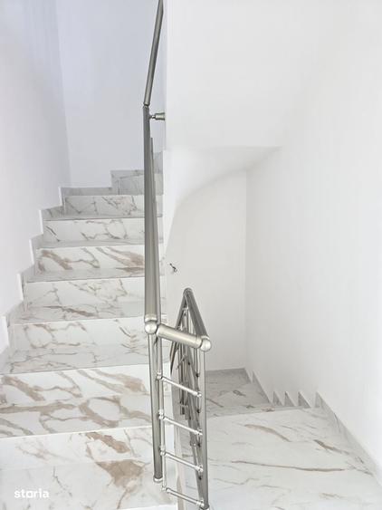 Casă cu 4 camere decomandat în Central