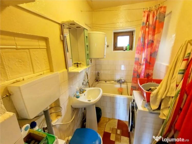 Apartament cu 3 camere decomandat în Bozovici