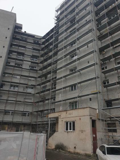 Apartament cu 4 camere decomandat în Soarelui