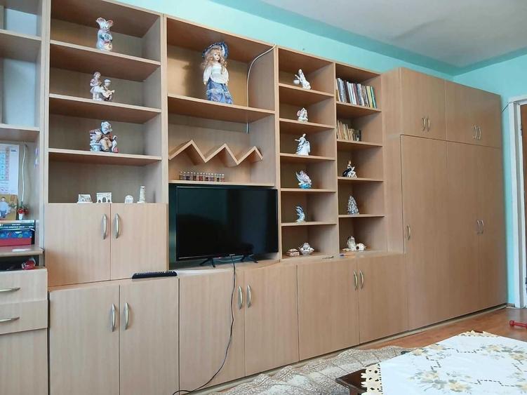 Apartament cu 3 camere semidecomandat în Fizicienilor
