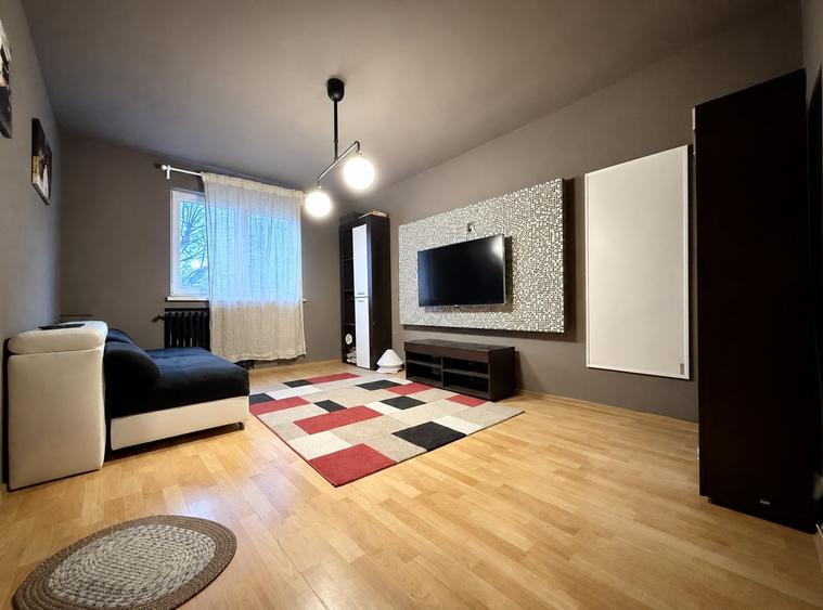 Apartament cu 4 camere decomandat, mobilat în Tei