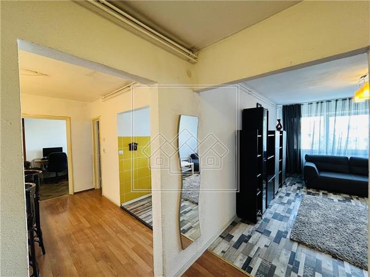 Apartament cu 2 camere decomandat în Mihai Viteazul
