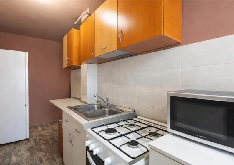 Apartament cu 2 camere decomandat, mobilat în Central