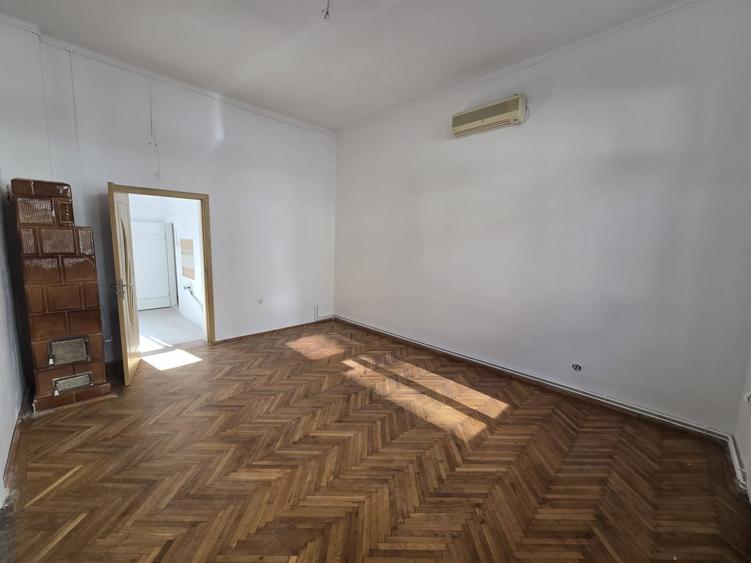 Birou, de 150 mp, în Central