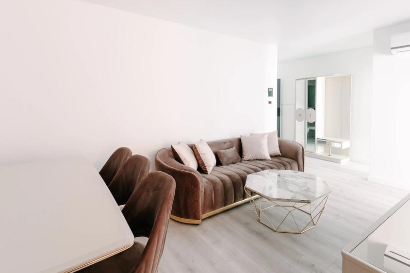 Apartament cu 3 camere semidecomandat, mobilat în Zorilor