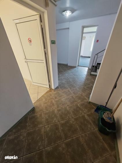Apartament cu 6 camere în Vitan