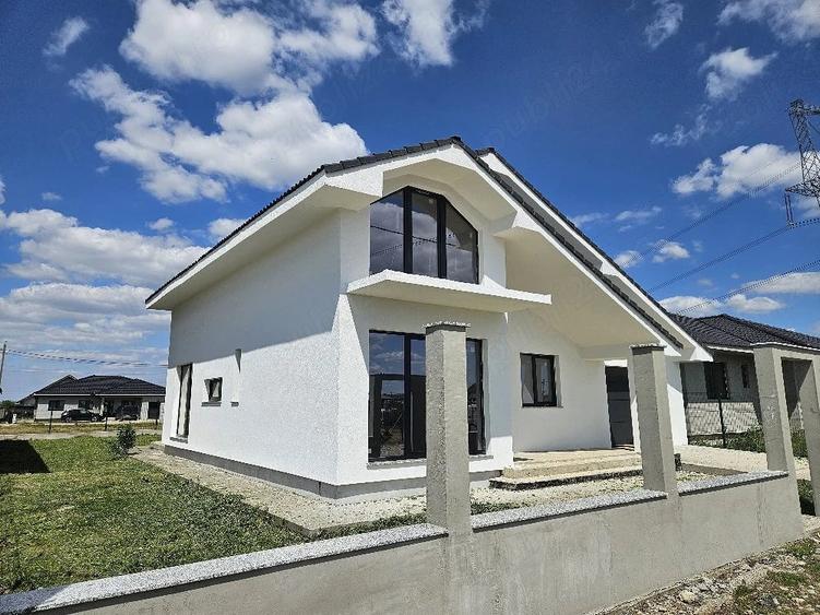 Casă cu Teren 570 Mp în Sânmartin