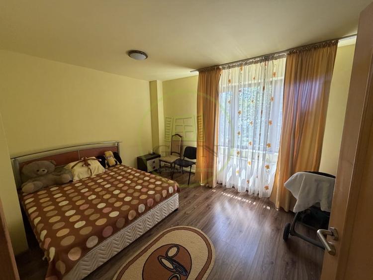 Casă individuală cu 8 camere cu Teren 1787 Mp în Mofleni