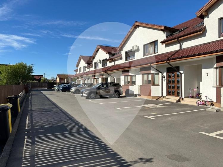 Duplex cu 3 camere cu Canalizare în Sânpetru