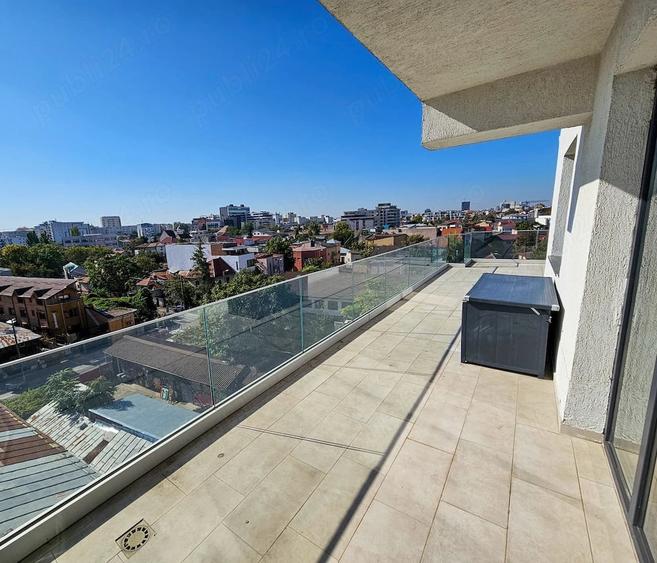 Apartament cu 3 camere semidecomandat în Iancului