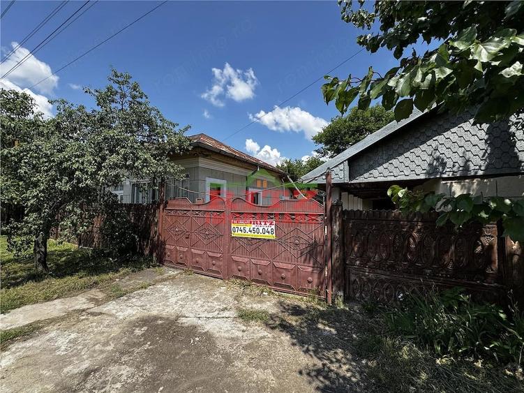 Casă cu 4 camere cu Teren 2437 Mp în Osica de Sus