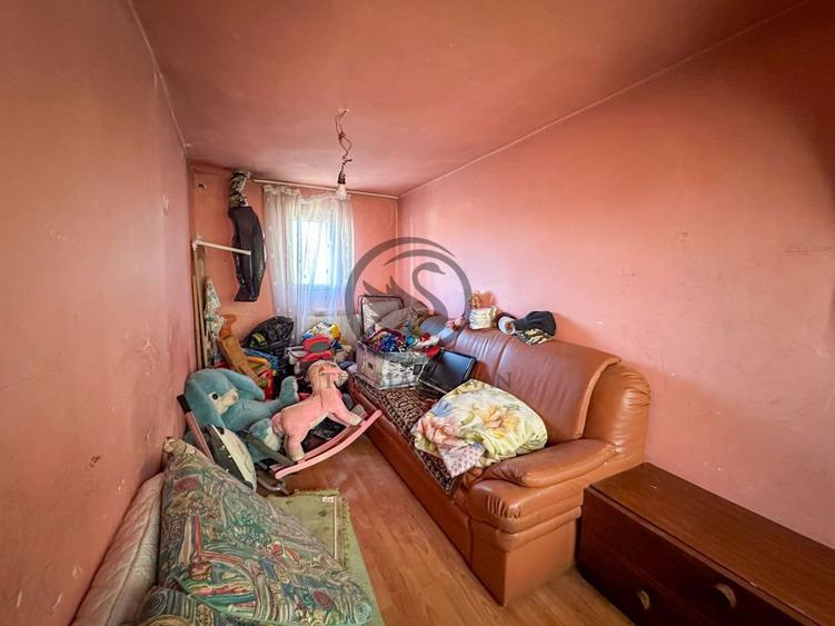 Casă cu 5 camere cu Teren 984 Mp în Blejoi