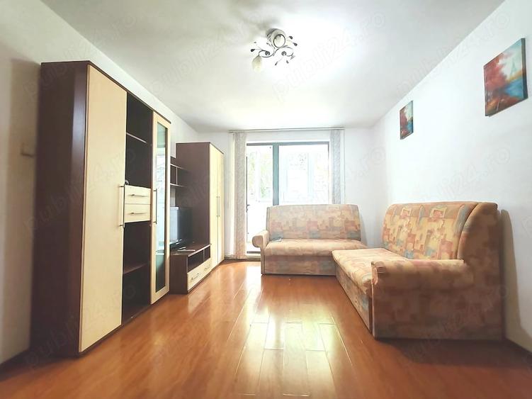 Apartament cu 2 camere semidecomandat în Craiovei