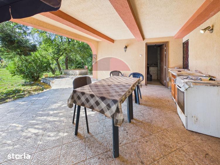 Casă cu 6 camere cu Teren 2800 Mp în Butimanu