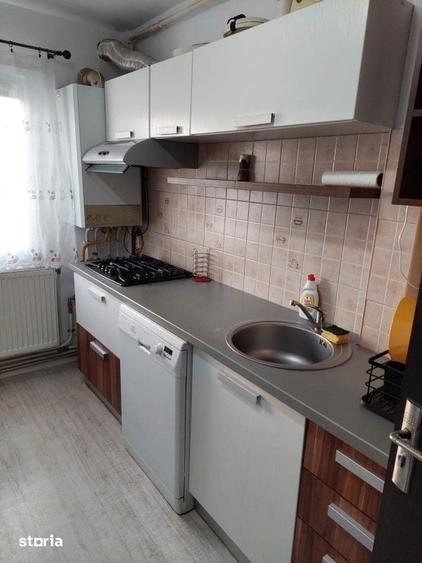 Apartament cu 3 camere decomandat în Cornișa