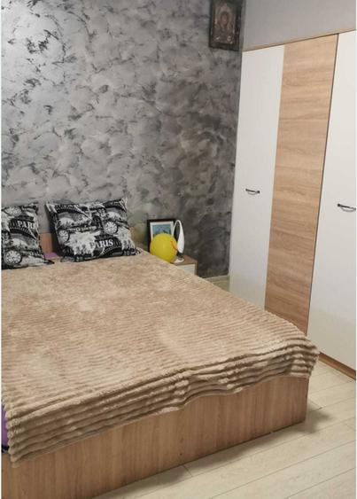 Apartament cu 3 camere decomandat în Exterior Vest