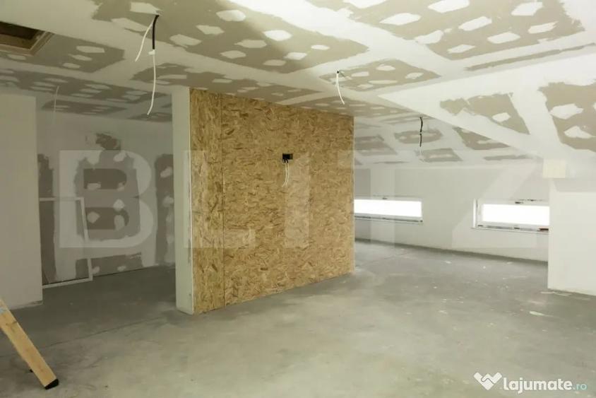 Casă cu 7 camere cu Teren 710 Mp în Ciugud