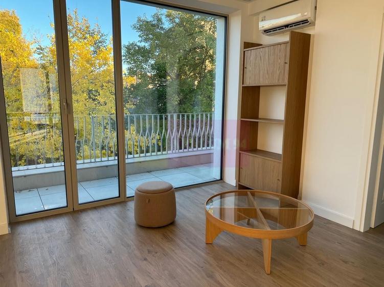 Apartament cu 4 camere decomandat în Grădina Icoanei