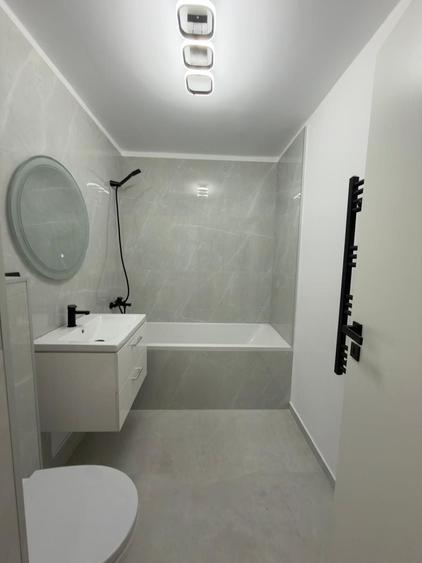 Apartament cu 3 camere semidecomandat în Gorjului