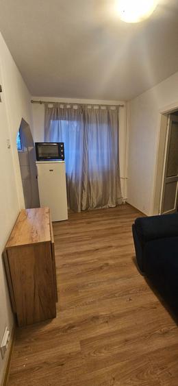 Apartament cu 2 camere semidecomandat în Podu Roș