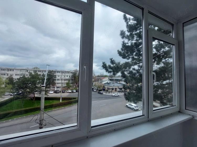 Apartament cu 3 camere semidecomandat în Independenței