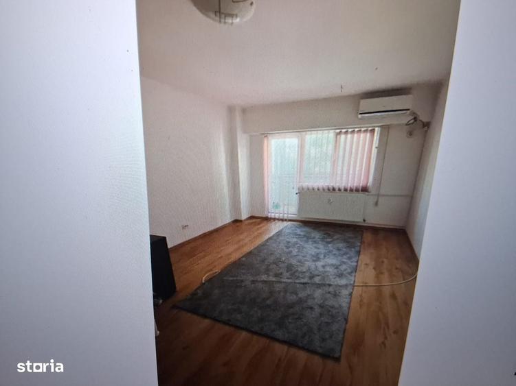 Garsonieră decomandată în Tei